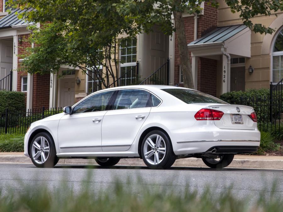  Volkswagen Passat TDi 2012 года  (US) (фото 12 из 14)